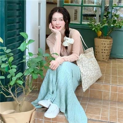 桃花含露又春风
